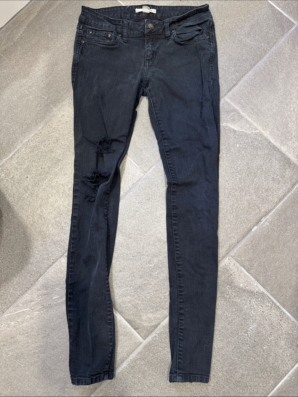 Forever 21 / 21 Denim Black Distressed Skinny Jeans (Size 27)